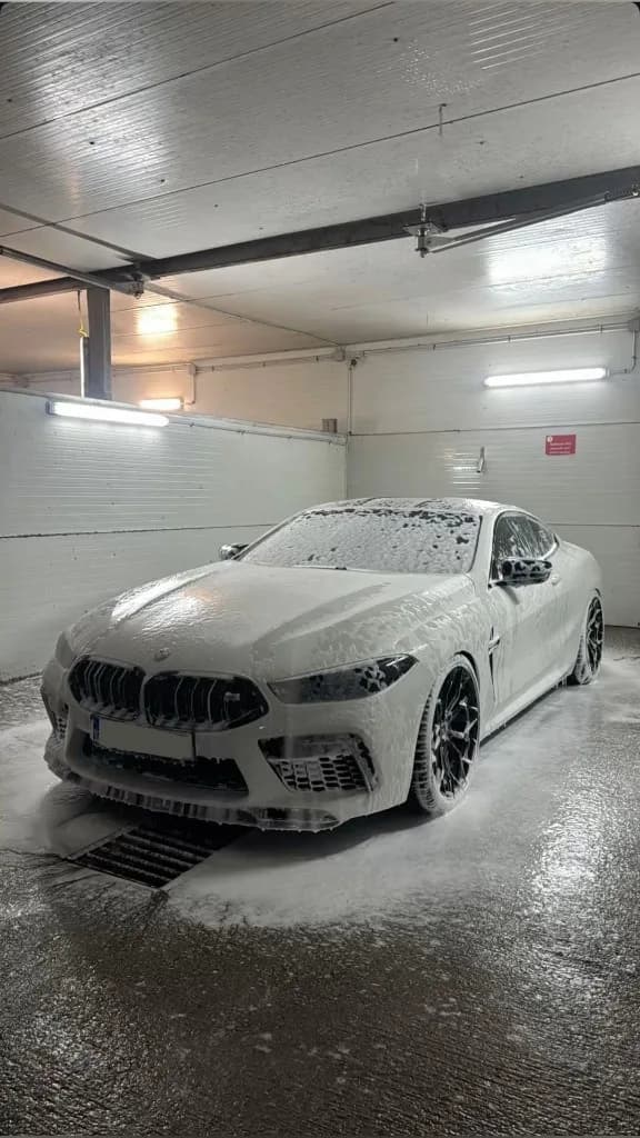 BMW under skumvask