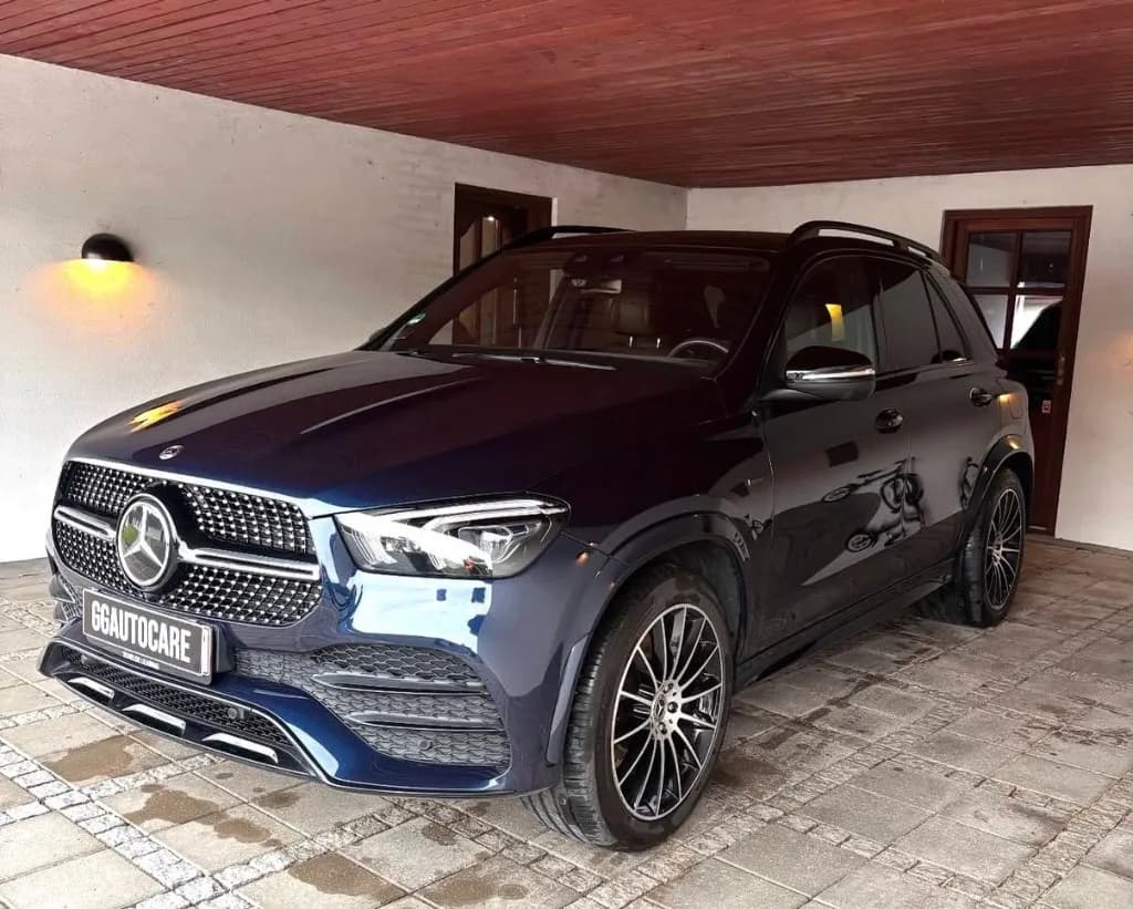 Mørkeblå Mercedes GLE efter klargøring